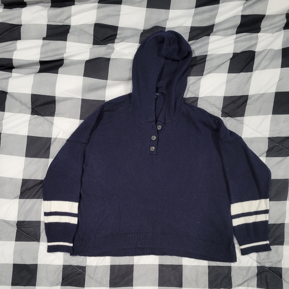 Women's American Eagle Sweater,  Size Large